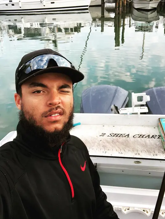 Kakak angkat Suri Cruise, Connor Cruise sendiri pun sudah masuk ke dunia akting dan bermain dalam dua film. (instagram/theconnorcruise)