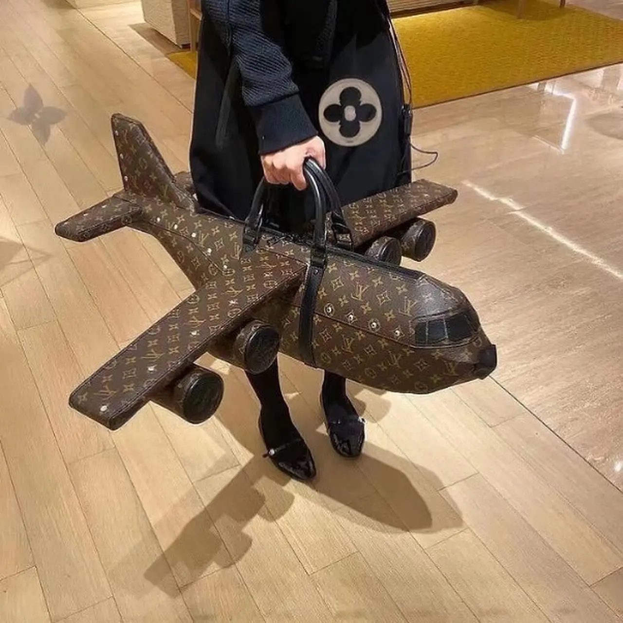 8 Potret Desain Tas Nyeleneh Ini Punya Bentuk yang Bikin Tepuk Jidat