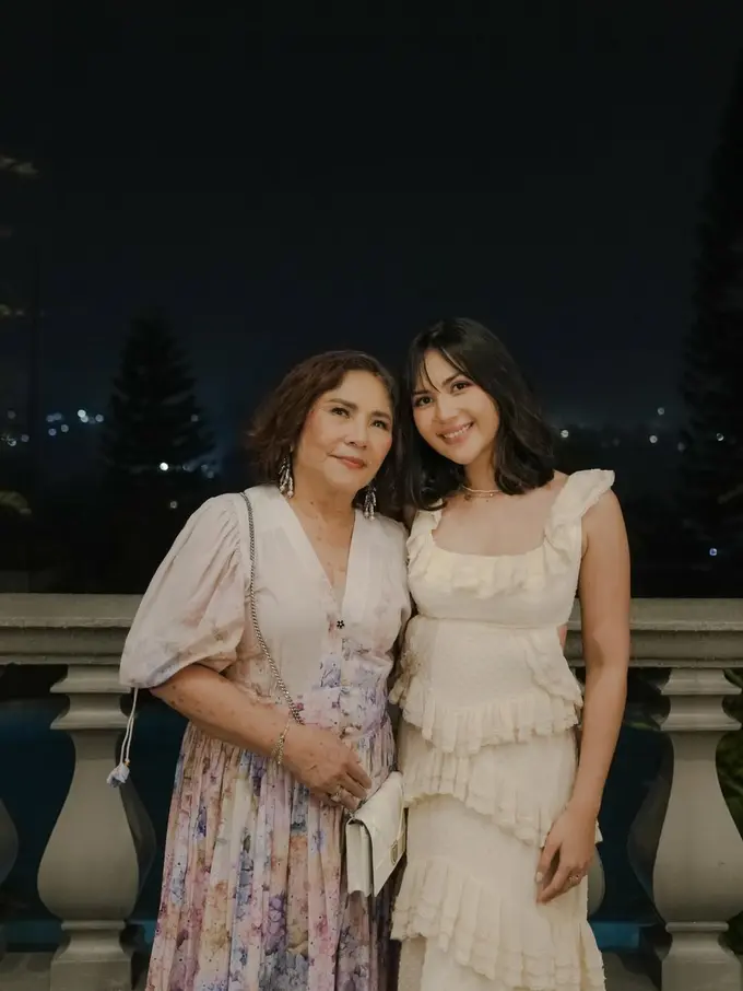 Gaya Jessica Mila Rayakan Ulang Tahun Sang Ibunda ke-70, Tampil Elegan dengan Backless Dress