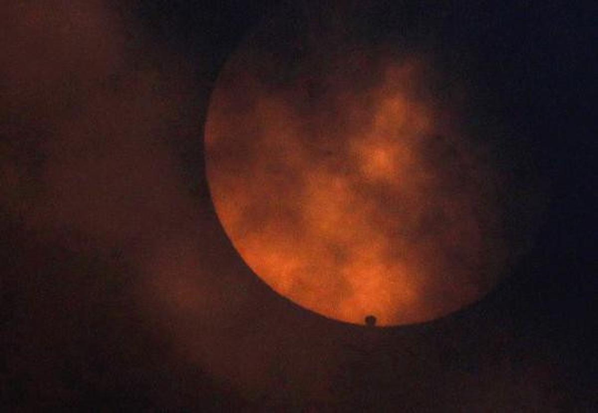 Saat Venus melintasi Matahari