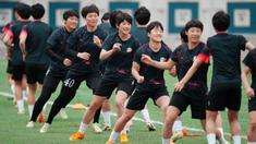 Tim sepak bola Korea Utara, Naegohyang melakukan persiapan menjelang laga semifinal Liga Champions Asia Putri 2026 melawan klub Korea Selatan, Suwon FC. (AP Photo/Lee Jin-man)