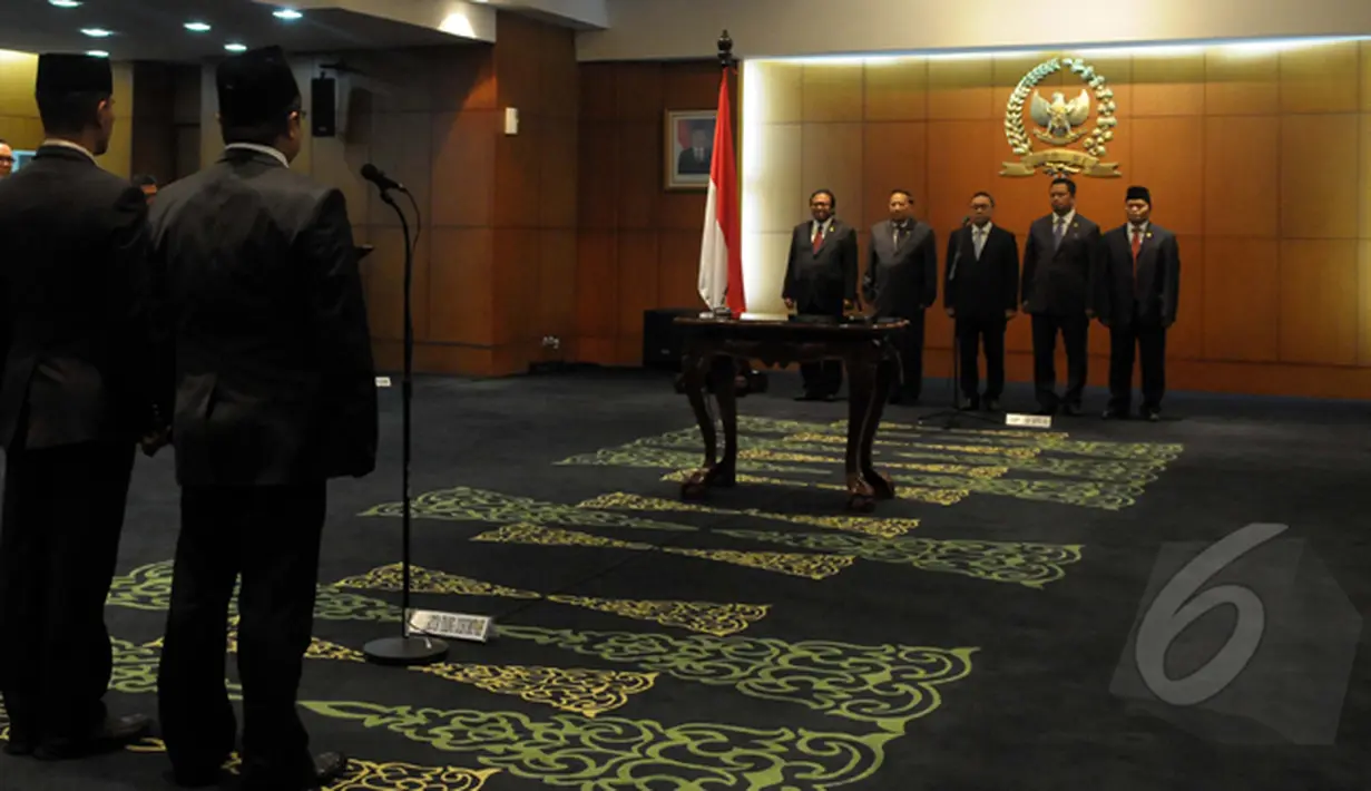 Suasana pelantikan Ferry Kase dan Abdul Aziz sebagai anggota MPR RI, Jakarta, Kamis (22/1/2015). (Liputan6.com/Andrian M Tunay)