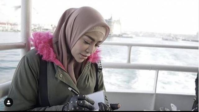 Hapus 21 Tato, Begini 5 Potret Penampilan Terbaru Cinta Penelope (sumber: KapanLagi.com)