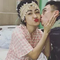 Julia Perez dijenguk Baim Wong. (Instagram)