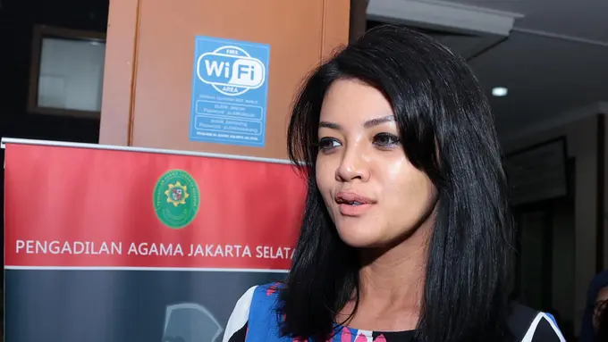 [Bintang] Farah Quinn