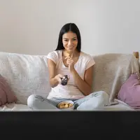 Samsung Art TV menawarkan teknologi canggih dengan nuansa batik modern. (foto: jcomp/freepik)