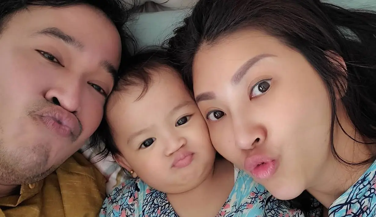 “Eh seriusan, ini aku enggak tahu kalau (sebenarnya) dia sudah punya pacar. Itu saja sudah aku tolak empat kali,” ungkap Sarwendah. (Instagram/sarwendah29)