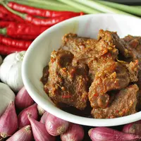 Suka banget sama masakan Padang, khususnya rendang? Ini nih sejarah rendang yang harus kamu tahu. (Foto: dailycookingquest.com)