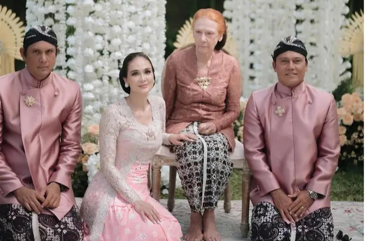Prosesi Siraman Luna Maya