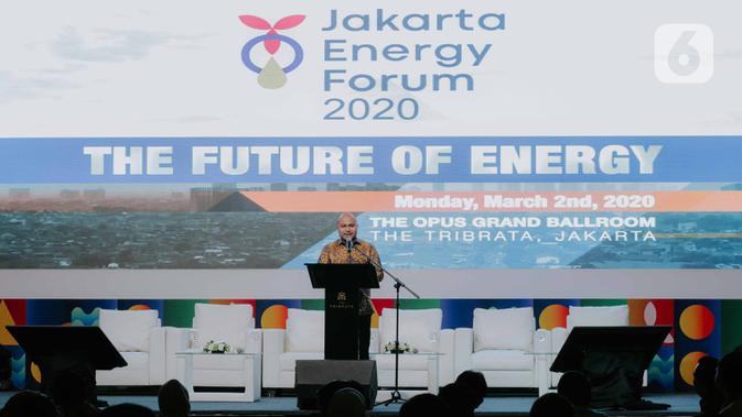 Ketua Umum HIPMI Jaya Afifuddin Suhaeli Kalla memberikan sambutan dalam pembukaan Jakarta Energy Forum 2020 di Jakarta, Senin (2/3/2020). Pengembangan kolaborasi berkelanjutan tersebut dalam rangka meningkatkan sinergi dengan para stakeholders di sektor energi Indonesia. (Liputan6.com/Faizal Fanani)