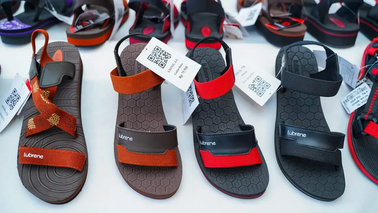 4 Tips Pilih Sandal agar Nyaman Berjalan