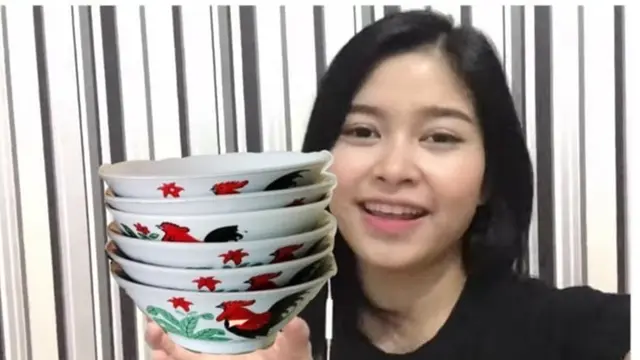 Minta Foto Amel JKT48 Diedit Pegang Sesuatu, 6 Kreasi Netizen Ini Kocak