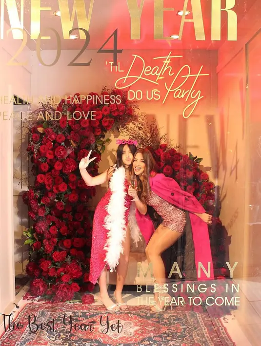 Penampilan Nia pun dipuji oleh netizen yang menyebutnya secantik barbie.