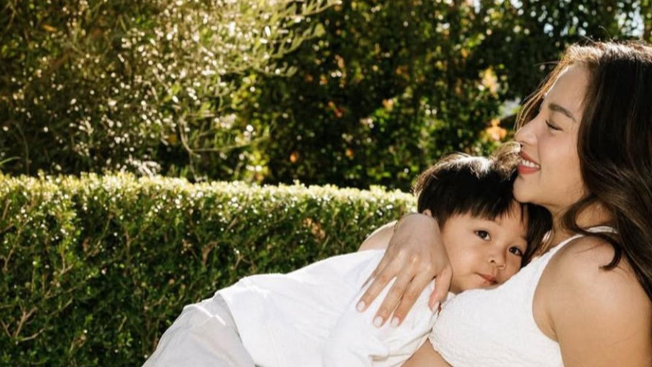Terlalu Menggemaskan, Intip Potret Issa Xander Anak Sulung Nikita Willy Ngemong Adik Barunya