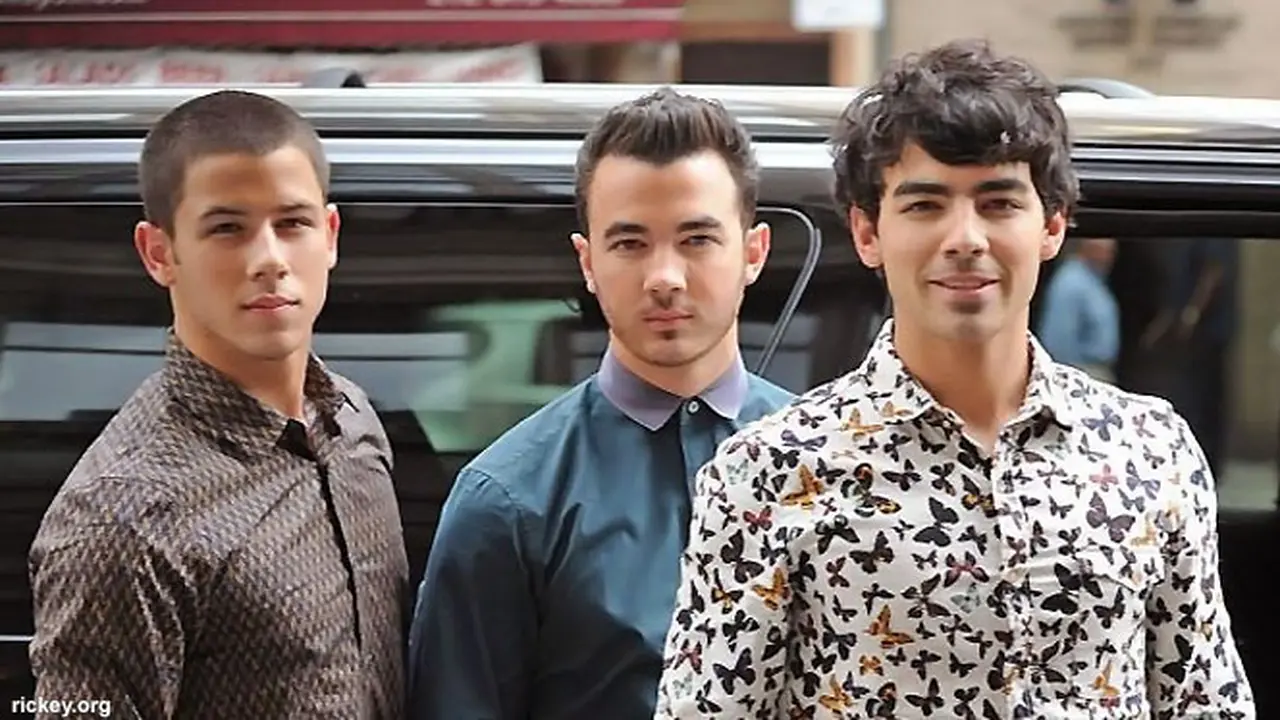 jonas-brother-130711b.jpg
