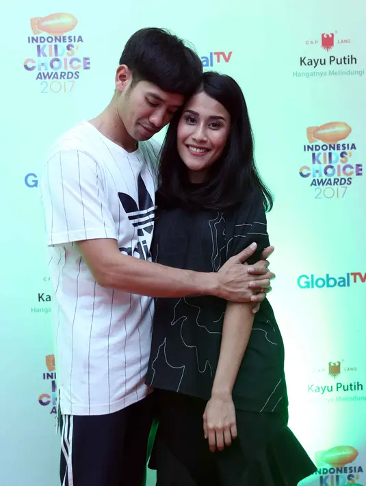 Pasangan pengantin baru itu juga tidak menunda untuk memiliki momongan. Tarra mengaku belum bisa menikmati bulan madu. Saat beberapa hari lalu di Bali, Tarra mengaku hanya sowan pada keluarganya. (Nurwahyunan/Bintang.com)