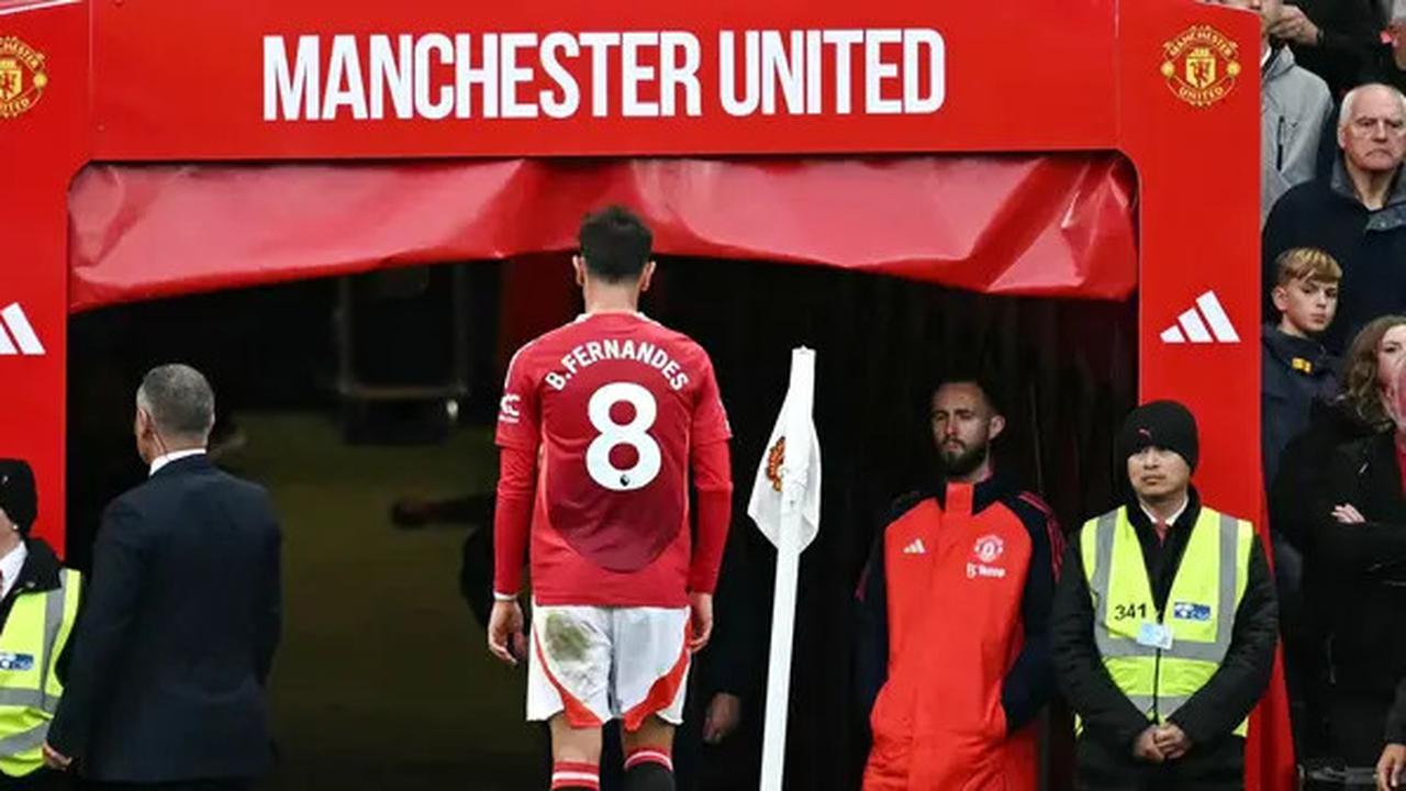 FOTO: Momen Bruno Fernandes Diusir Wasit, Awal Mula Petaka MU Dihajar Tottenham di Kandang Sendiri