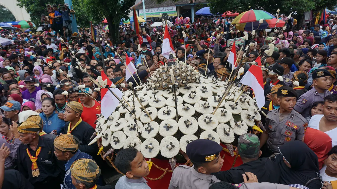 Tradisi Berebut Berkah Gunungan Sekaten Keraton Solo