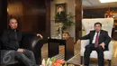 Musisi Ahmad Dhani saat menemui Ketua DPR Setya Novanto di Komplek Parlemen Senayan, Jakarta, Senin (14/12). Selain membahas RUU  Kerukunan Umat Beragama, Dhani juga memberikan dorongan moril terkait kasus 'Papa Minta Saham'. (Liputan6.com/Johan Tallo)