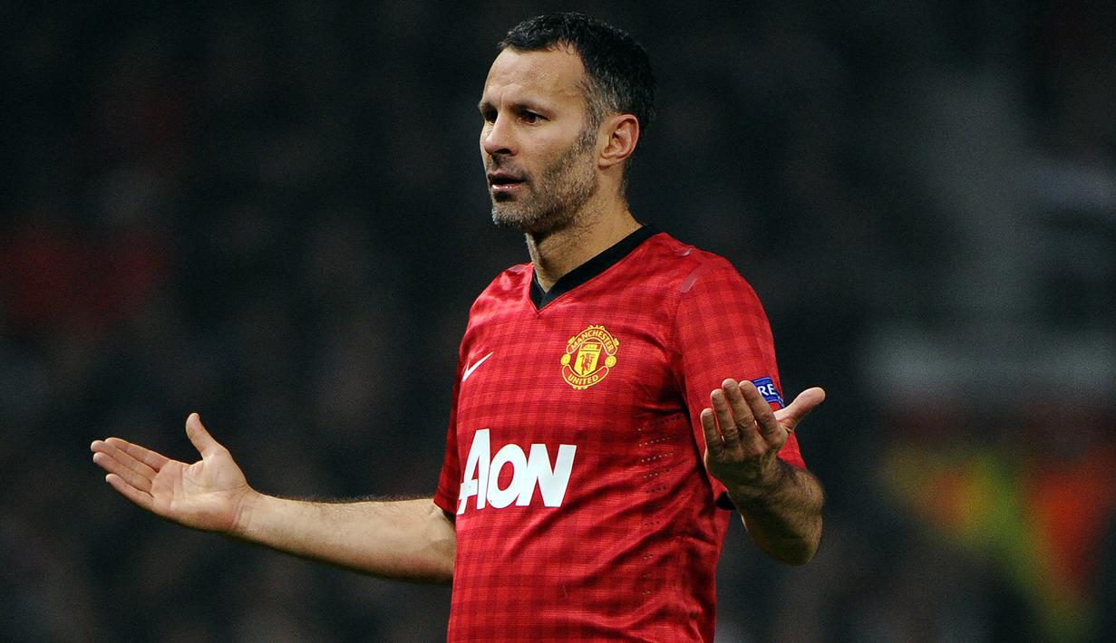 Ryan Giggs - Cinta memang buta, buktinya legenda Manchester United tersebut pernah berselingkuh dengan adik iparnya, Natasha, yang membuat hubungannya dengan sang adik memburuk. (AFP/Pierre-Philippe Marcou)