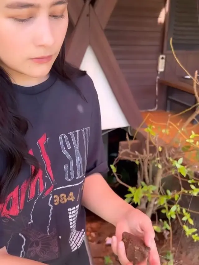 Prilly Latuconsina Mancing