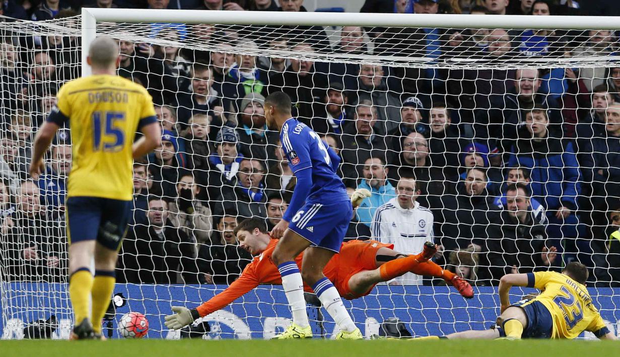 Pemain Chelsea, Ruben Loftus Cheek, mencetak gol ke gawang Scunthorpe United pada putaran ketiga Piala FA di Stadion Stamford Bridge, London, Minggu (10/1/2016). (Reuters/Stefan Wermuth)