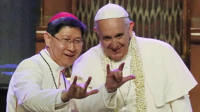 Kardinal Luis Antonio Tagle disebut-sebut sebagai calon kuat pengganti Paus Fransiskus.Jika demikian, maka ia merupakan Paus pertama dari Asia. (AP/Wally Santana)