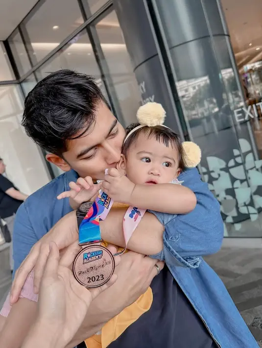 Dilihat di media sosial, Teuku Ryan sangat sering mengunggah foto kebersamannya dengan Moanna. Mereka pun terlihat sangat dekat