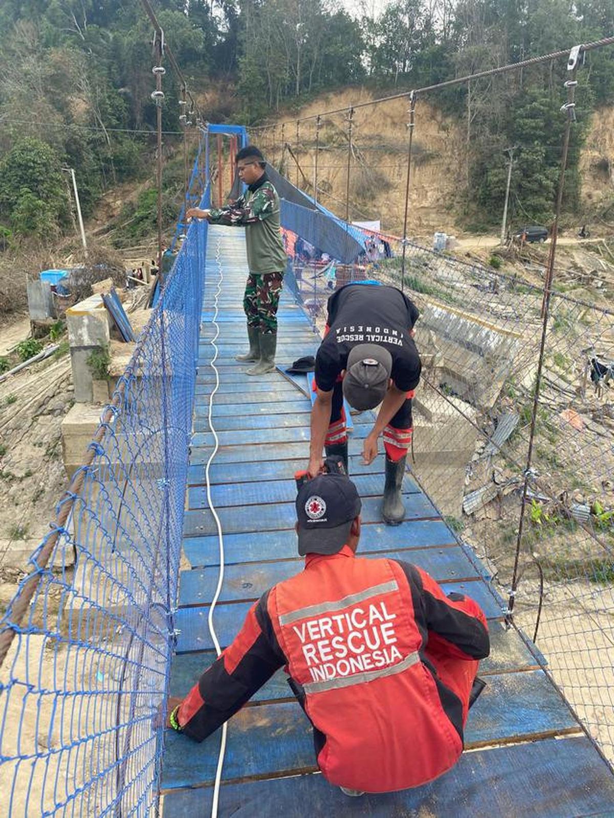 TNI Percepat Operasi Sambung Desa Terisolasi di 11 Titik Aceh, Jembatan Gantung Siap Beroperasi