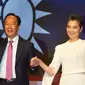 Pendiri Foxconn Terry Gou memilih aktris Tammy Lai sebagai pasangannya dalam pemilihan presiden Taiwan (AFP).