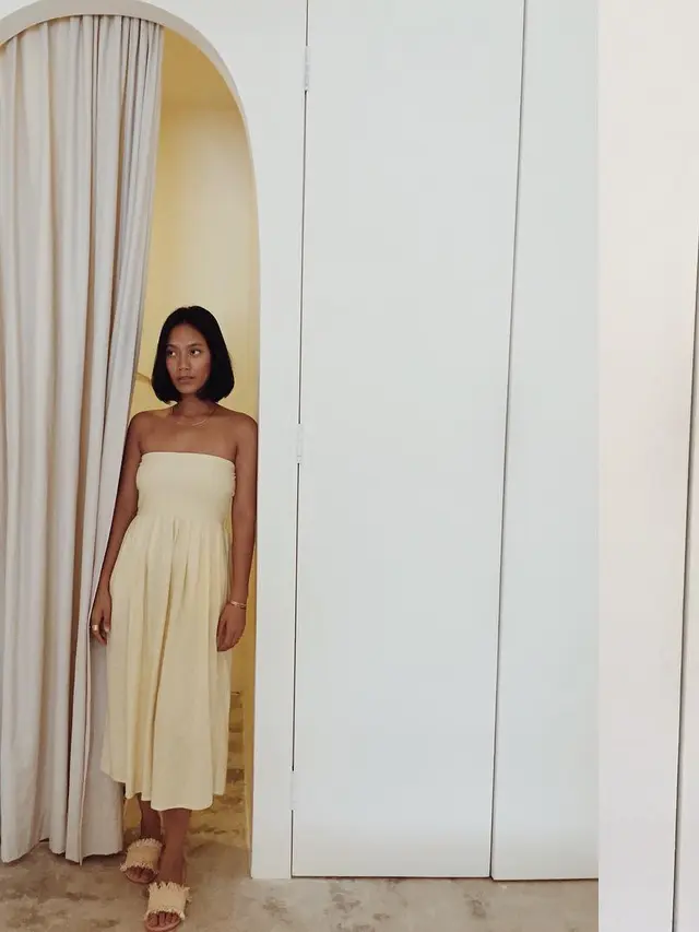 [Bintang] Sensual Eksotis, Ini 5 Outfit Liburan Seru Ala Tara Basro yang Super Fresh