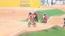 Pembalap BMX putri Indonesia, Amellya Nur Sifa (depan) memimpin di depan pembalap China, Gu Quan-quan (tengah) dan pembalap Indonesia lainnya, Jasmine Azzahra Setyobudi pada lomba balap sepeda nomor BMX putri Asian Games 2022 di Chun'an Jieshou Sports Centre BMX Course, Minggu (1/10/2023) pagi WIB. (PB ISSI/Nick Hanoatubun)