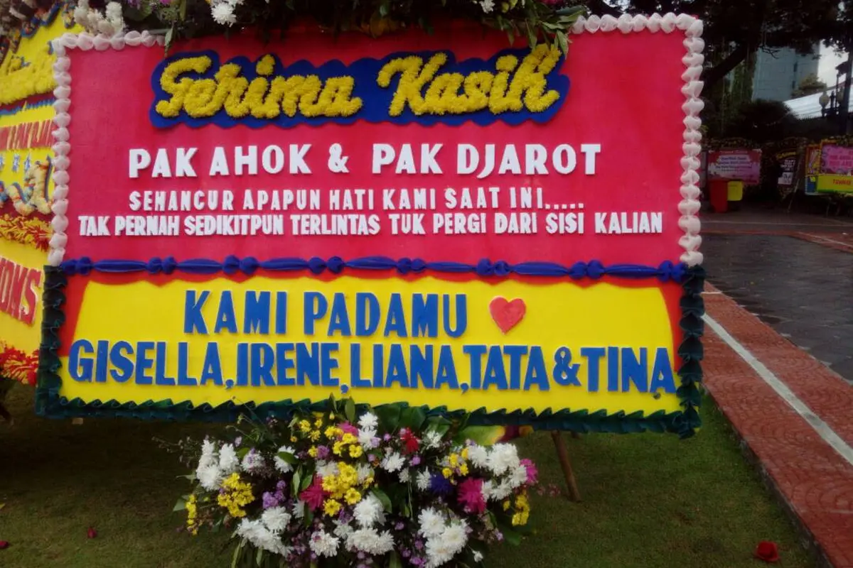 Ini 9 Karangan Bunga untuk Ahok, Kocak Abis!