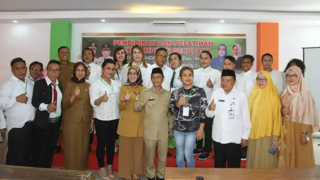 Jurus Jitu Pemkab Gorontalo Mengembalikan Jati Diri Waria