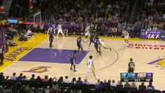 Los Angeles Lakers mengalahkan Memphis Grizzlies dengan skor 107-102 dalam lanjutan pertandingan NBA 2017-2018.
