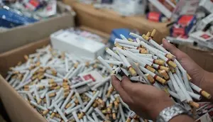 Dua Kontainer Berisi 7,8 Juta Rokok Ilegal Terbongkar di Makassar