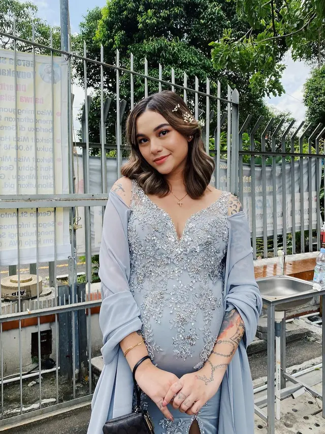 7 Potret Demi Langston Pamer Baby Bump Anak Ke-4 Ini Menawan