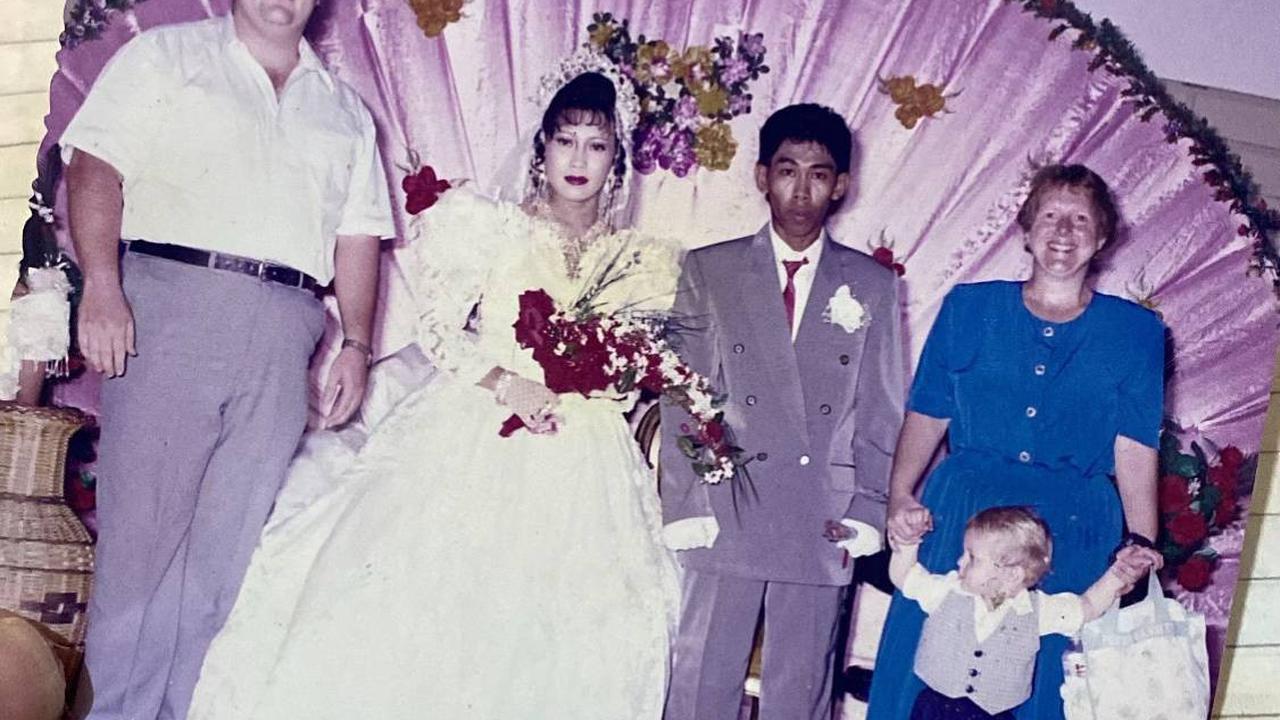 Berisi Potongan Koran yang Ditempel, Momen Wanita Temui Buku Lawas Milik Ibunya di Tahun 1980 Ini Curi Perhatian
