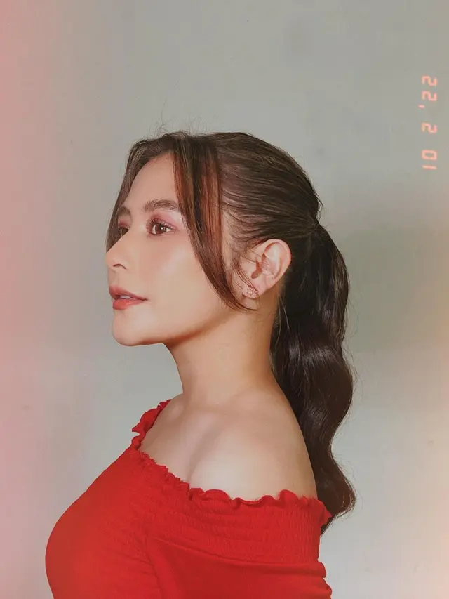 FOTO: Potret Prilly Latuconsina dengan Gaya Rambut Kuncir Kuda, Makin Imut