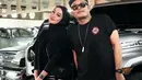 Mobil jenis SUV atau Sport Utility Vehicle ini jadi salah satu koleksi mobil mewah Sule. Menariknya, selama pacaran, Sule kerap membawa Santyka pakai mobil ini. (Liputan6.com/IG/@ferdinan_sule)