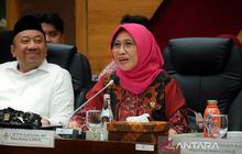 Komisi X DPR Desak Pemerintah Hapus Status Guru Honorer Demi Kesejahteraan