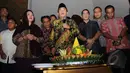 Ketua Fraksi P.Golkar DPR Ade Komaruddin memberikan sambutan saat menggelar syukuran di Masjid Baiturrahman , Jakarta, Kamis (2/4/2015). Syukuran diadakan usai Pengadilan Tata Usaha Negara (PTUN) memberikan keputusan. (Liputan6.com/Helmi Afandi)