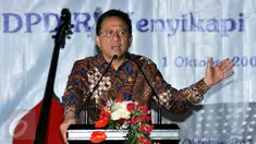 Ketua DPD Irman Gusman memberikan pidato saat HUT DPD di Kompleks Parlemen, Jakarta, Kamis (1/10/2015). Irman Gusman memaparkan capaian legislasi DPD selama 11 tahun dan perkembangannya. (Liputan6.com/Johan Tallo)