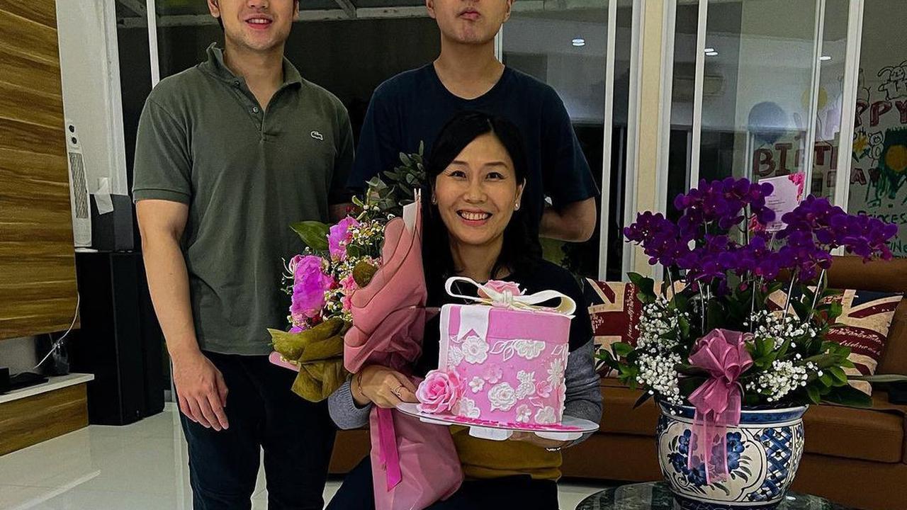 Ahok juga memiliki tiga orang anak dari pernikahan terdahulu bersama Veronica Tan. Mereka adalah Nicholas Sean Purnama, Nathania Berniece Zhong dan Daud Albeenner Purnama.<br>