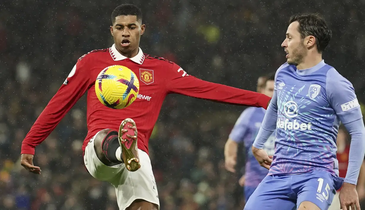 Tiga gol kemenangan Manchester United atas Bournemouth masing-masing disumbangkan oleh Casemiro, Luke Shaw dan Marcus Rashford. (AP Photo/Dave Thompson)