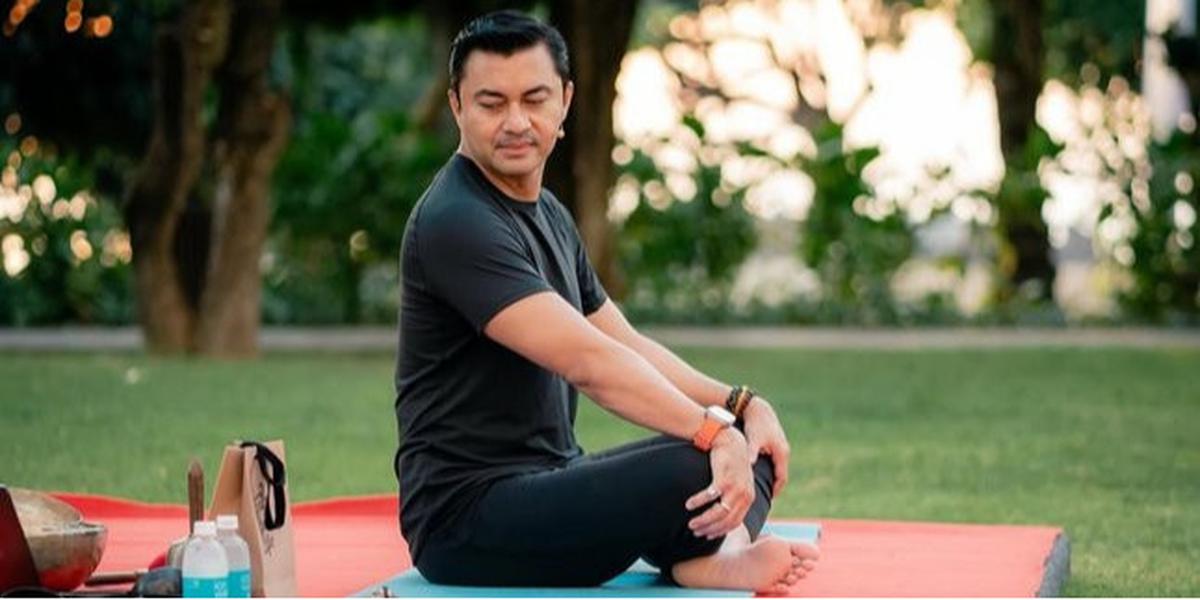 Yoga Jadi Pelarian Anjasmara dari Tekanan Kerja di Dunia Akting