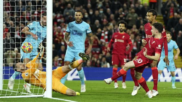 Foto: Dua Gol Bola Muntah Warnai Kemenangan Liverpool atas Newcastle United di Liga Inggris dan Terus Tempel Manchester City