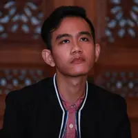 Ekspresi wajah Gibran Rakabuming Raka saat preskon pernikahan dengan Selvi Ananda (M.Akrom Sukarya/Bintang.com)