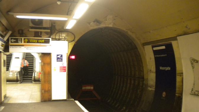 Lokasi kejadian perkara kecelakaan kereta bawah tanah London Underground di Moorgate 1975 (Wikimedia Commons)