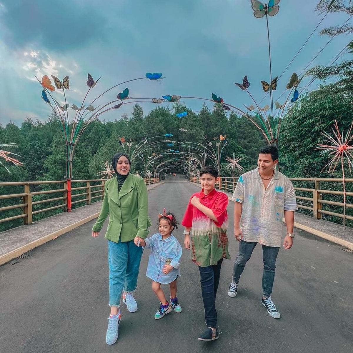 Sonny tak lupa mengucapkan terima kasih kepada istri dan anak tercintanya. Di tengah sakitnya, keluarga selalu setia mendampingi. Semoga Sonny segera sembuh dan dapat kembali beraktivitas seperti biasa.<br><br>